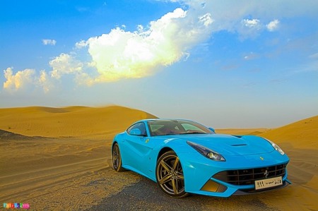  Ferrari F12 Berlinetta đẹp rạng ngời mà không chói lóa giữa nắng chiều