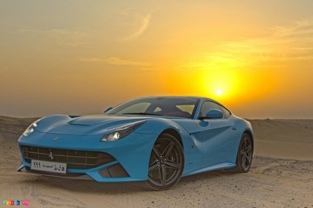  Ferrari F12 Berlinetta đẹp rạng ngời mà không chói lóa giữa nắng chiều