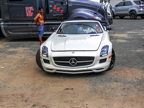 2 poib Mercedes SLS GT AMG mui trần đầy hoài cổ với phong cách thể thao